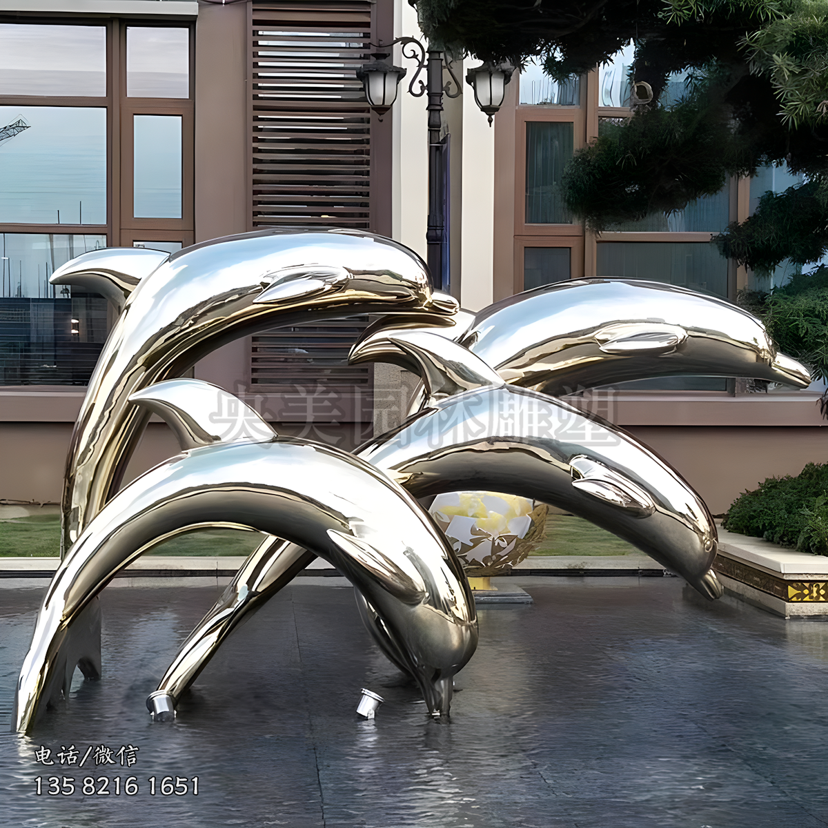 跳躍潛泳的鏡面不銹鋼海豚雕塑