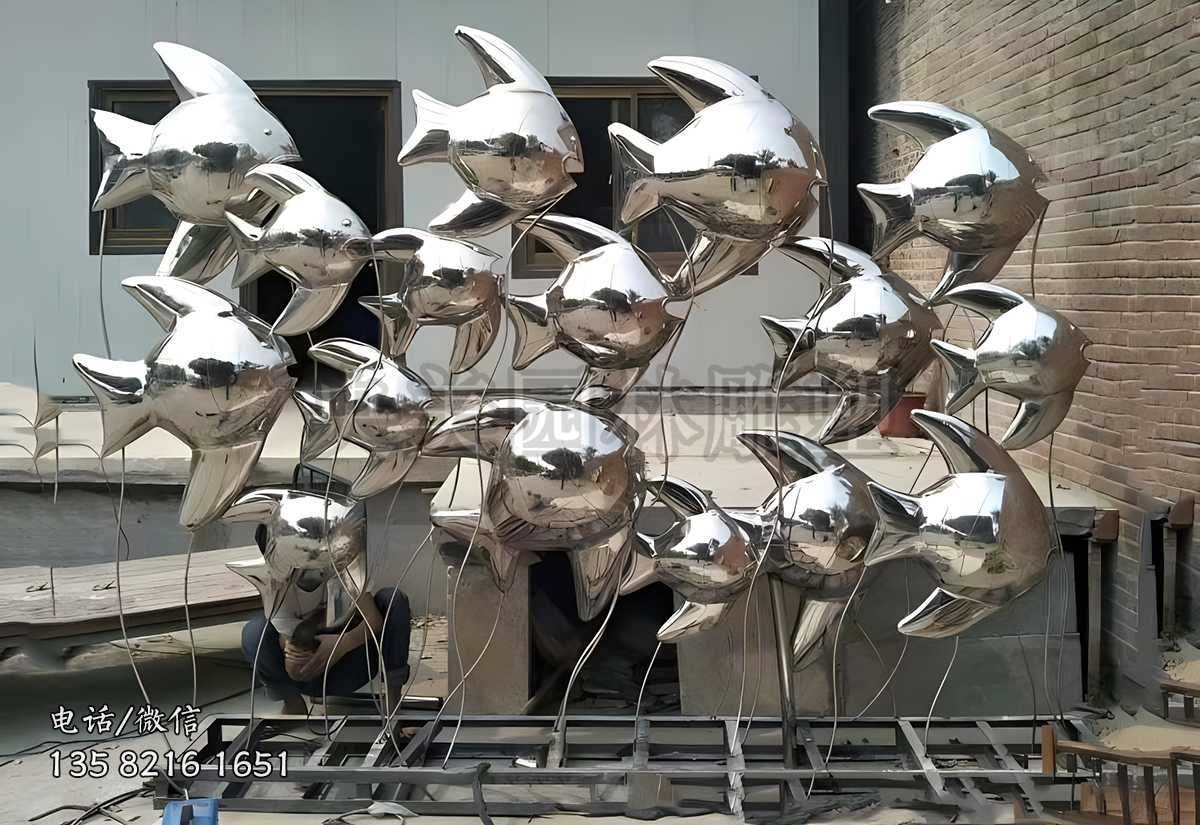 鏡面不銹鋼小魚(yú)魚(yú)群雕塑