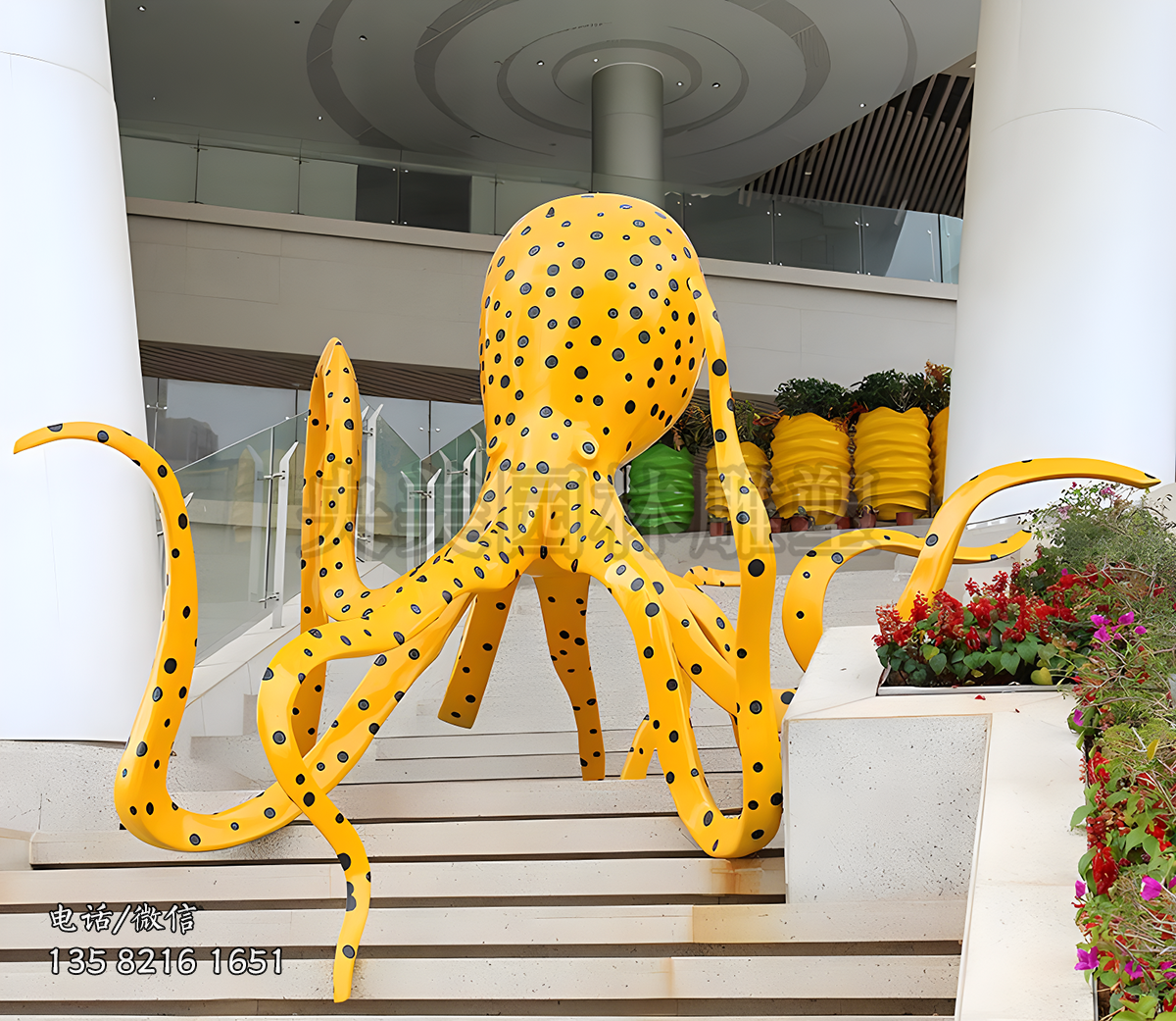 行走的彩繪不銹鋼章魚(yú)雕塑