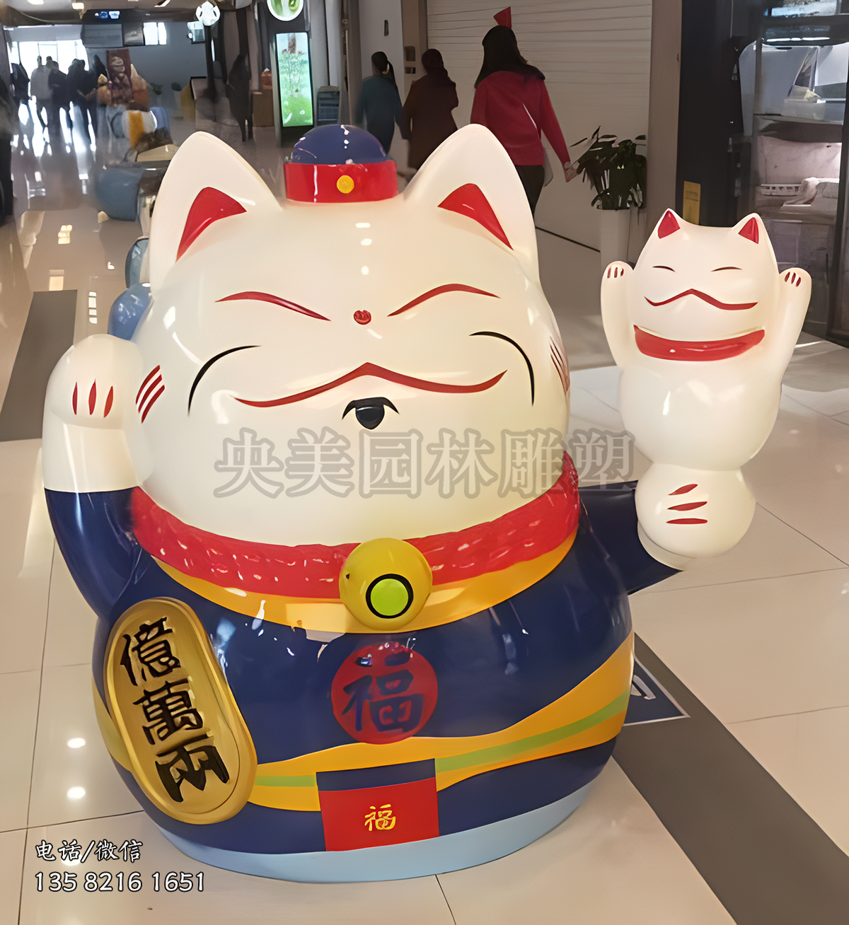 手舉一只小貓的招財(cái)貓雕塑