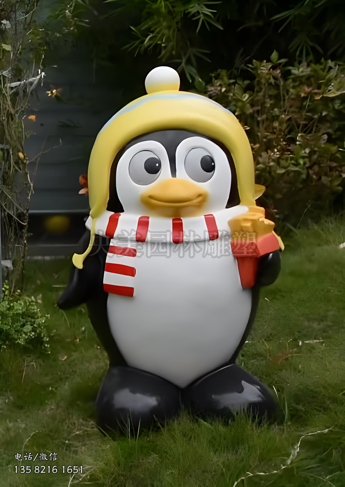 過冬的卡通企鵝玻璃鋼雕塑