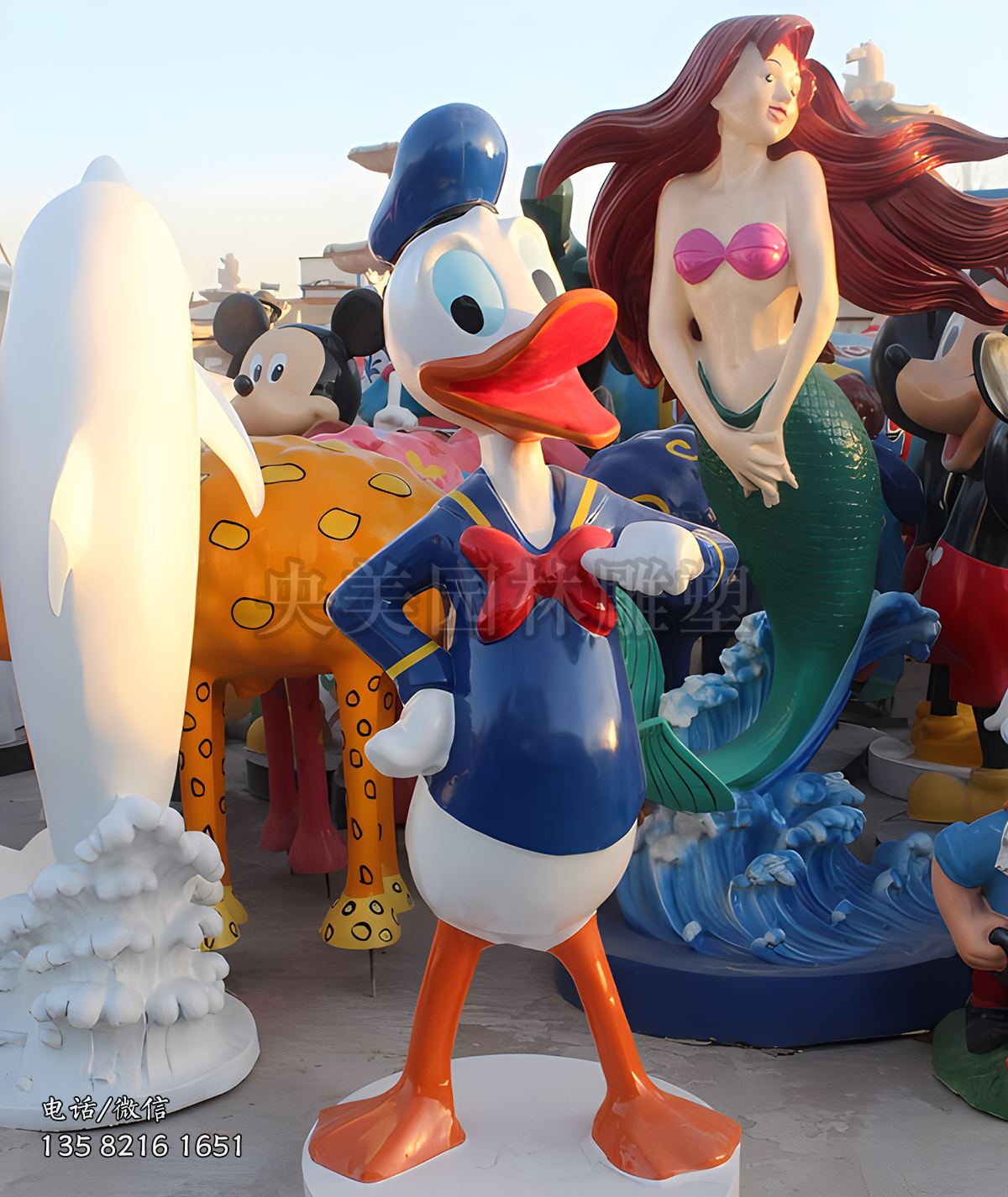 動漫唐老鴨玻璃鋼卡通雕塑