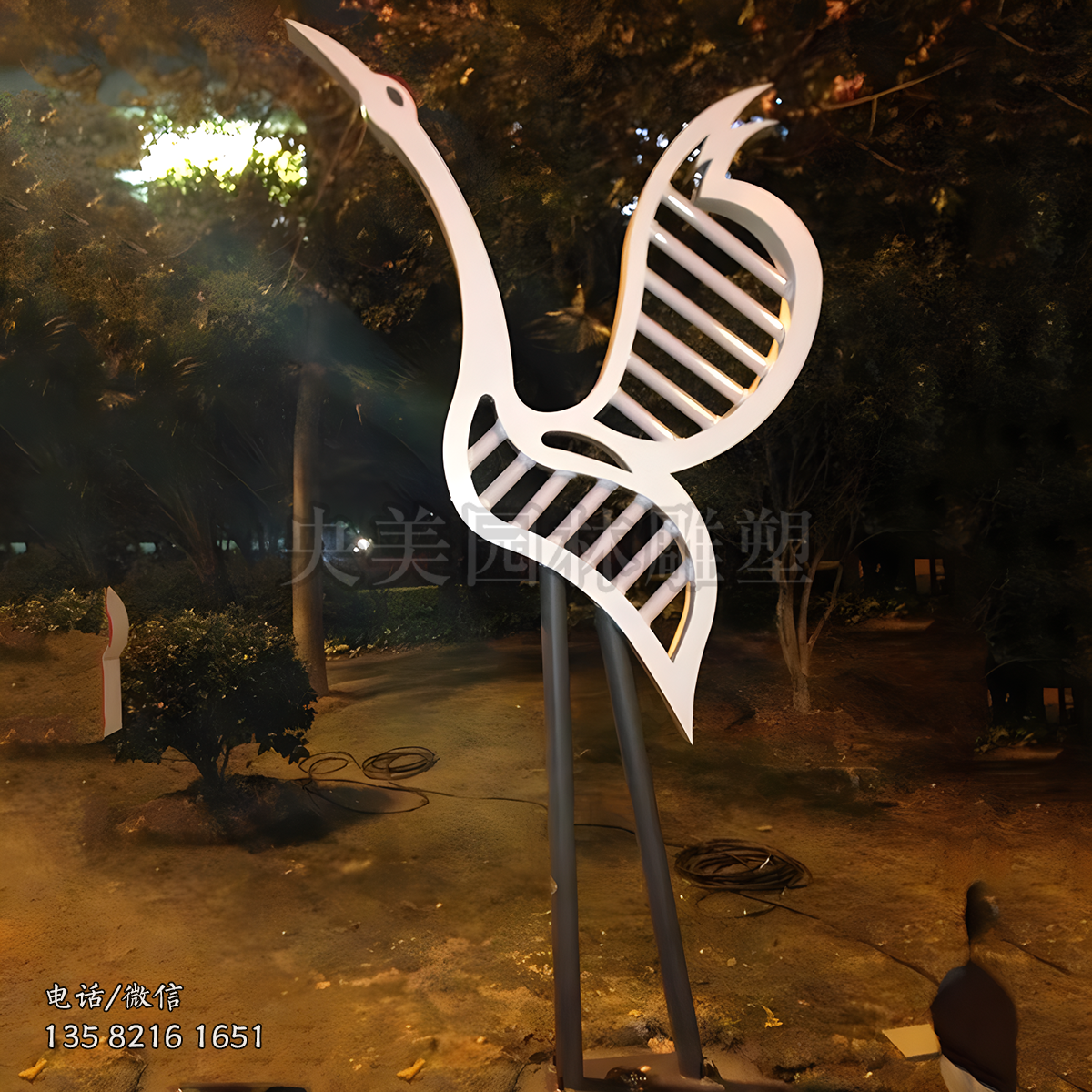 不銹鋼剪影抽象仙鶴雕塑