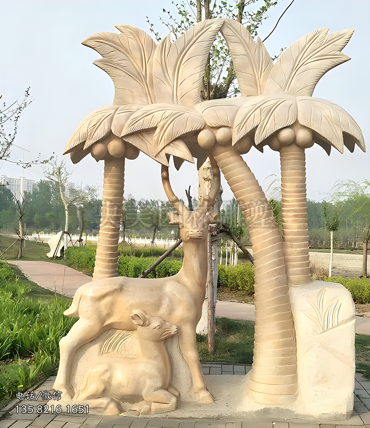 梅花鹿、椰樹石雕景觀雕塑