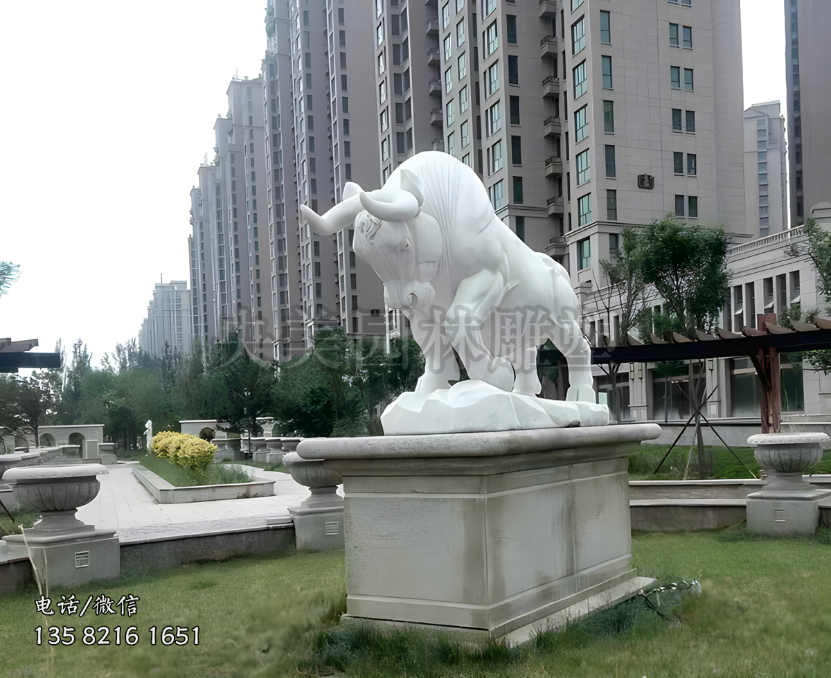 漢白玉開荒牛景觀石雕