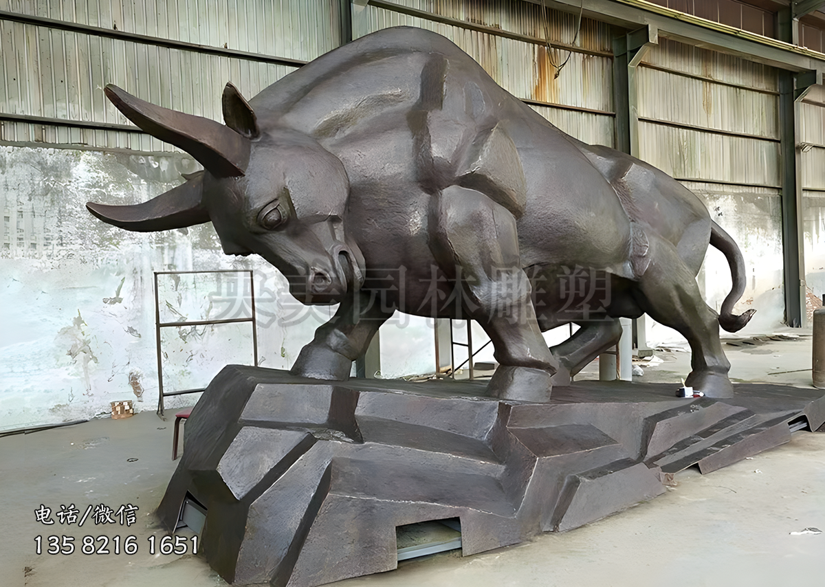 鍛銅開(kāi)荒牛景觀雕塑