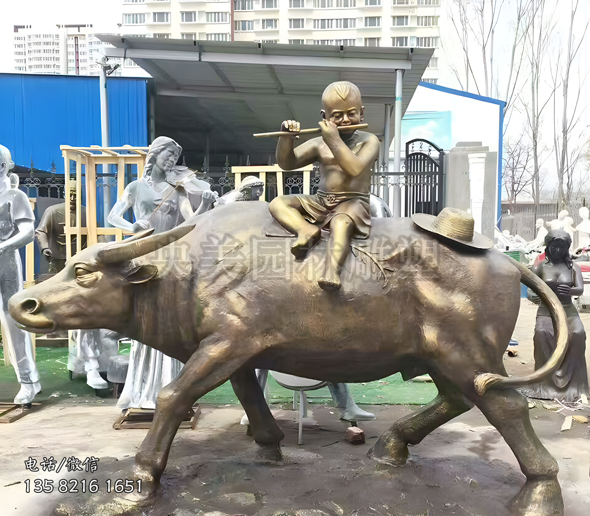 黃銅色牧童騎牛雕塑