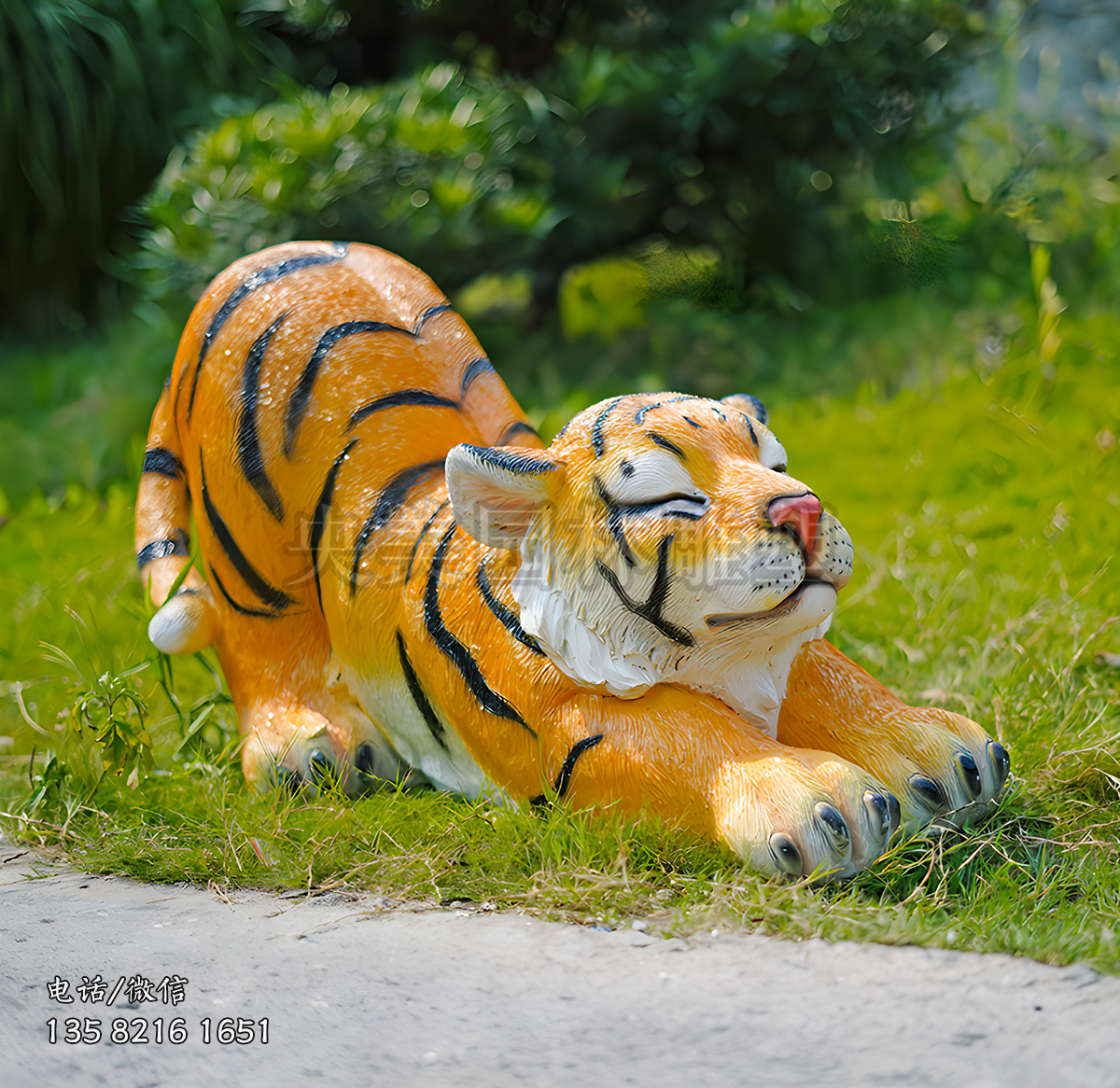 伸懶腰的仿真小老虎雕塑