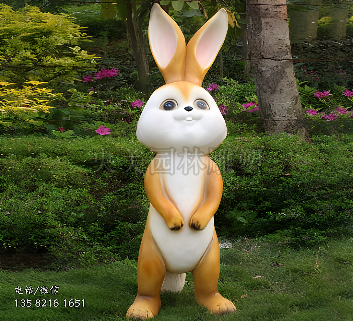 人立而起的卡通兔子雕塑
