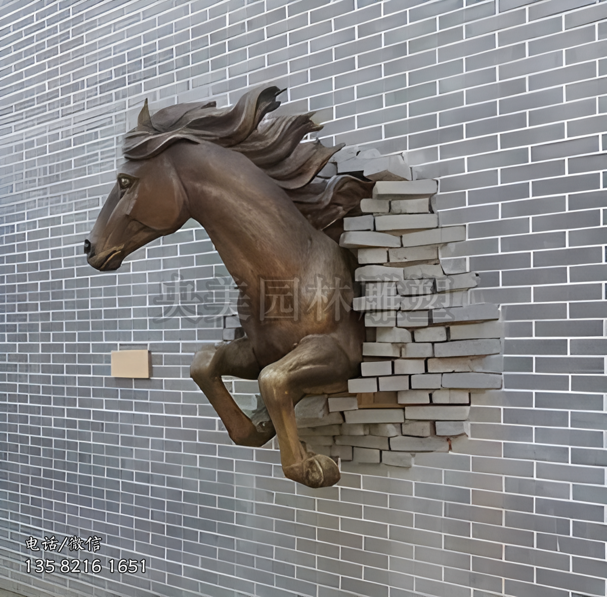 銅質(zhì)穿墻馬創(chuàng)意馬兒雕塑