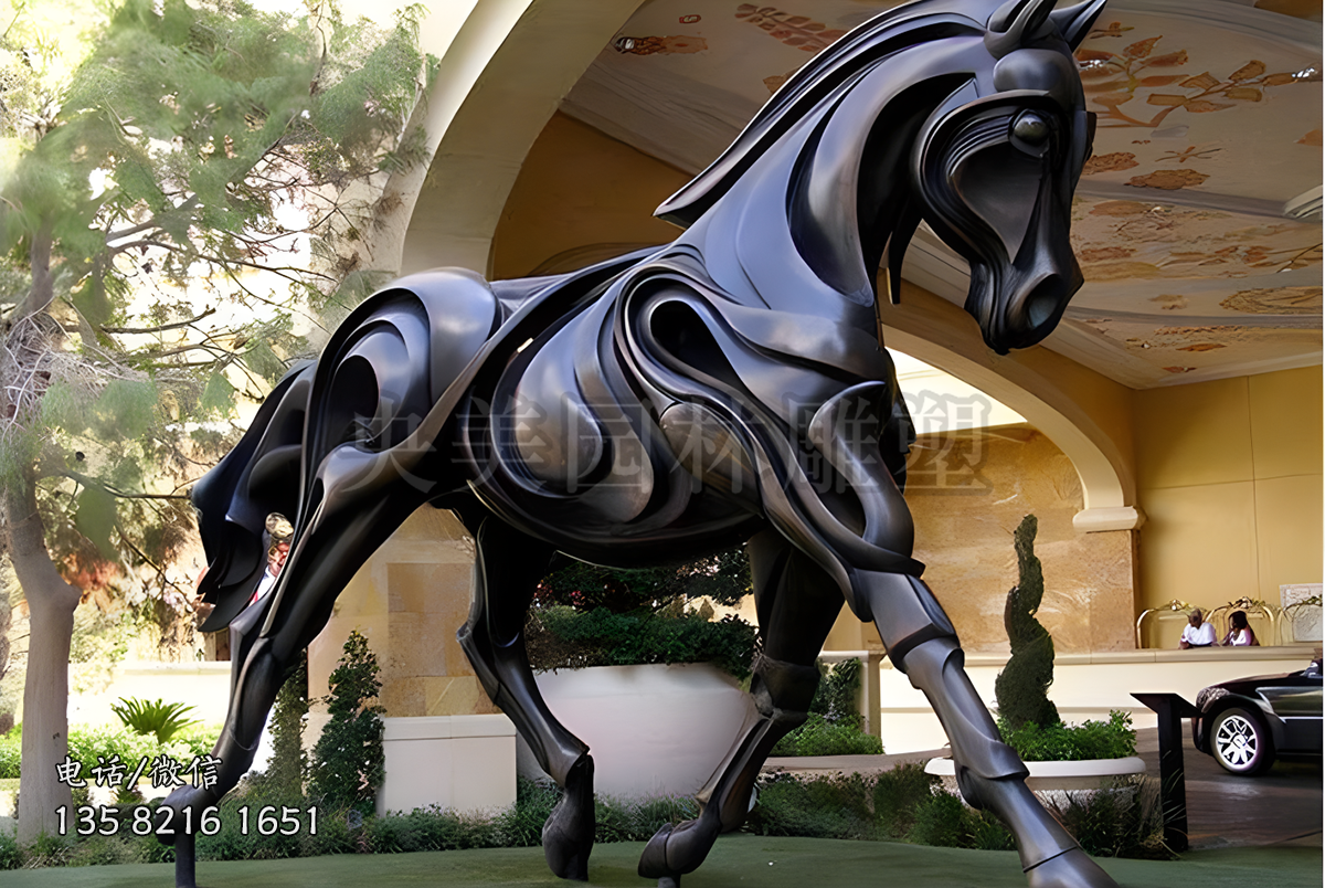 流線型創(chuàng)意機械馬雕塑