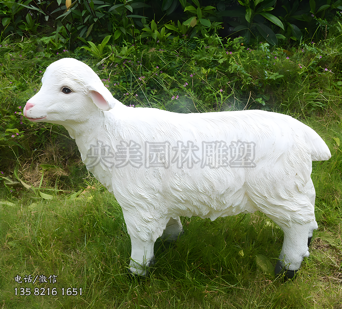 白色小羊羔玻璃鋼仿真動物雕塑