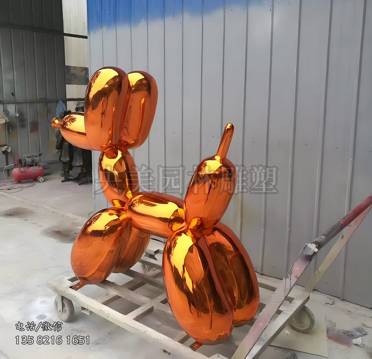 金黃色玻璃鋼噴鍍氣球狗雕塑