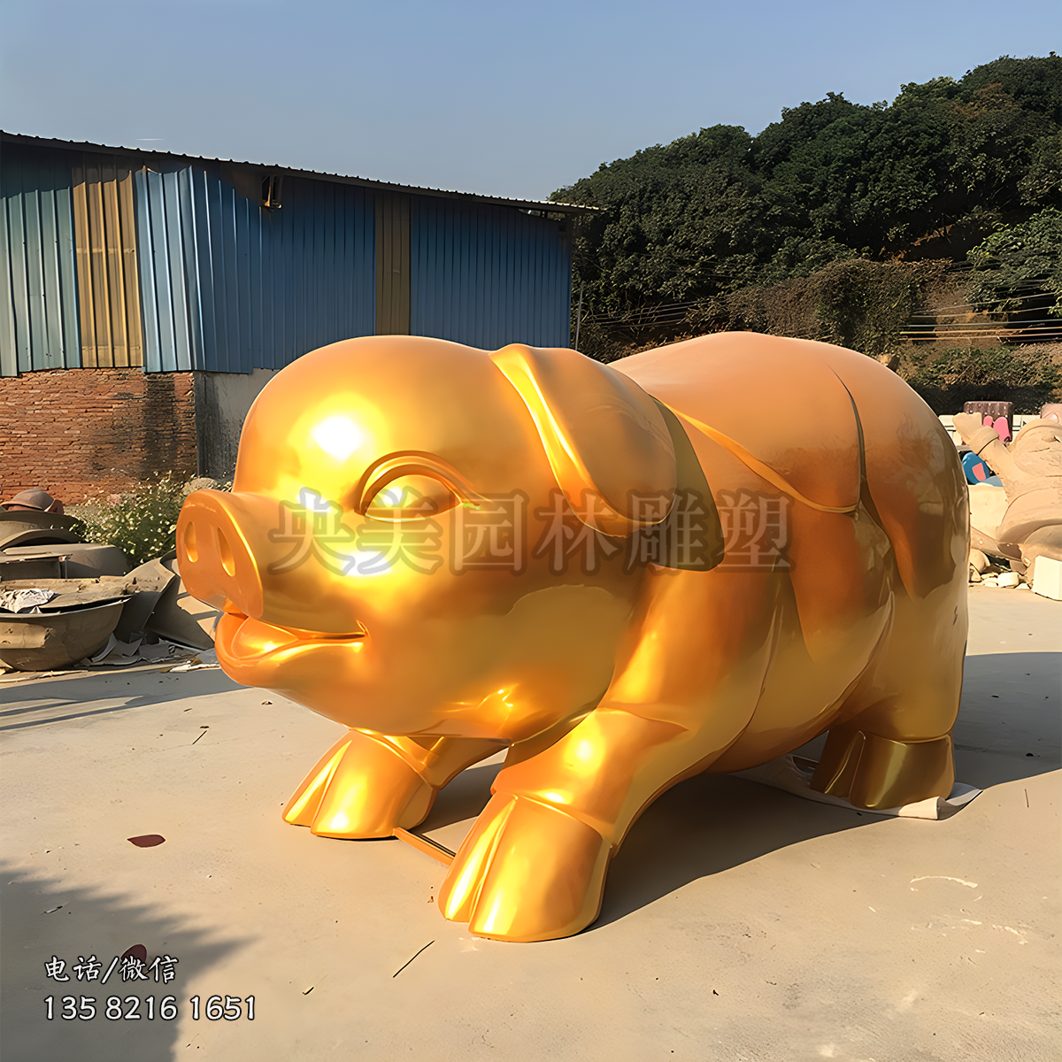 玻璃鋼漆金卡通豬雕塑