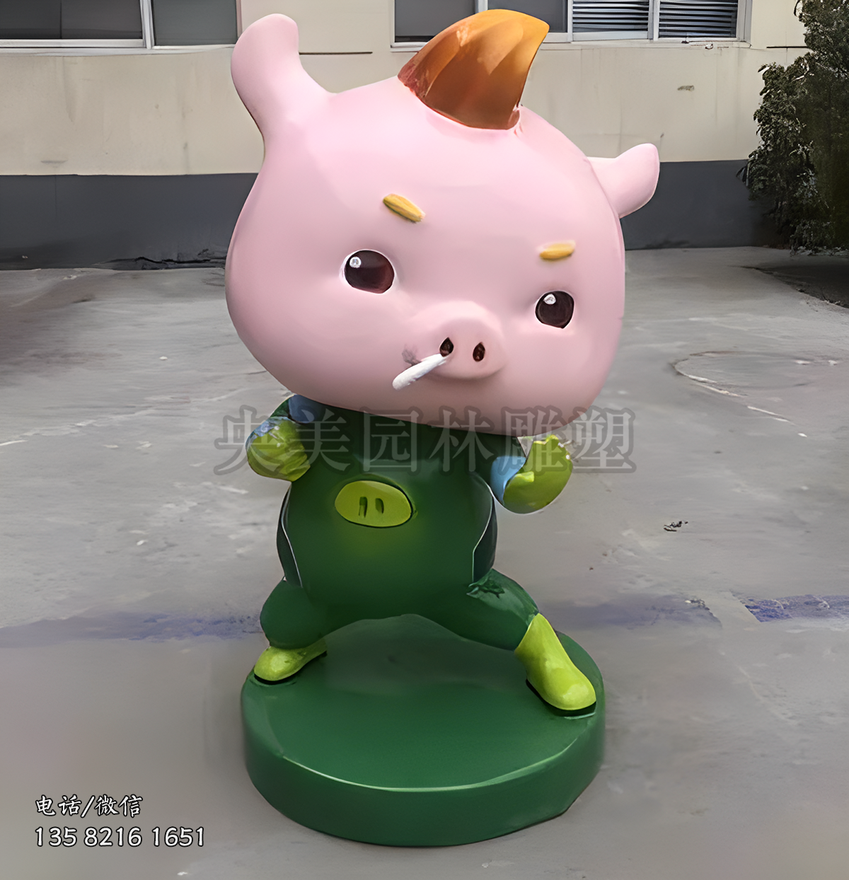 玻璃鋼卡通豬，豬豬俠雕塑