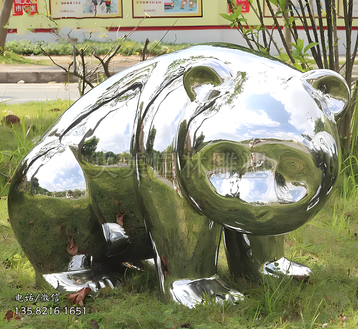 坐地上的鏡面不銹鋼熊貓雕塑