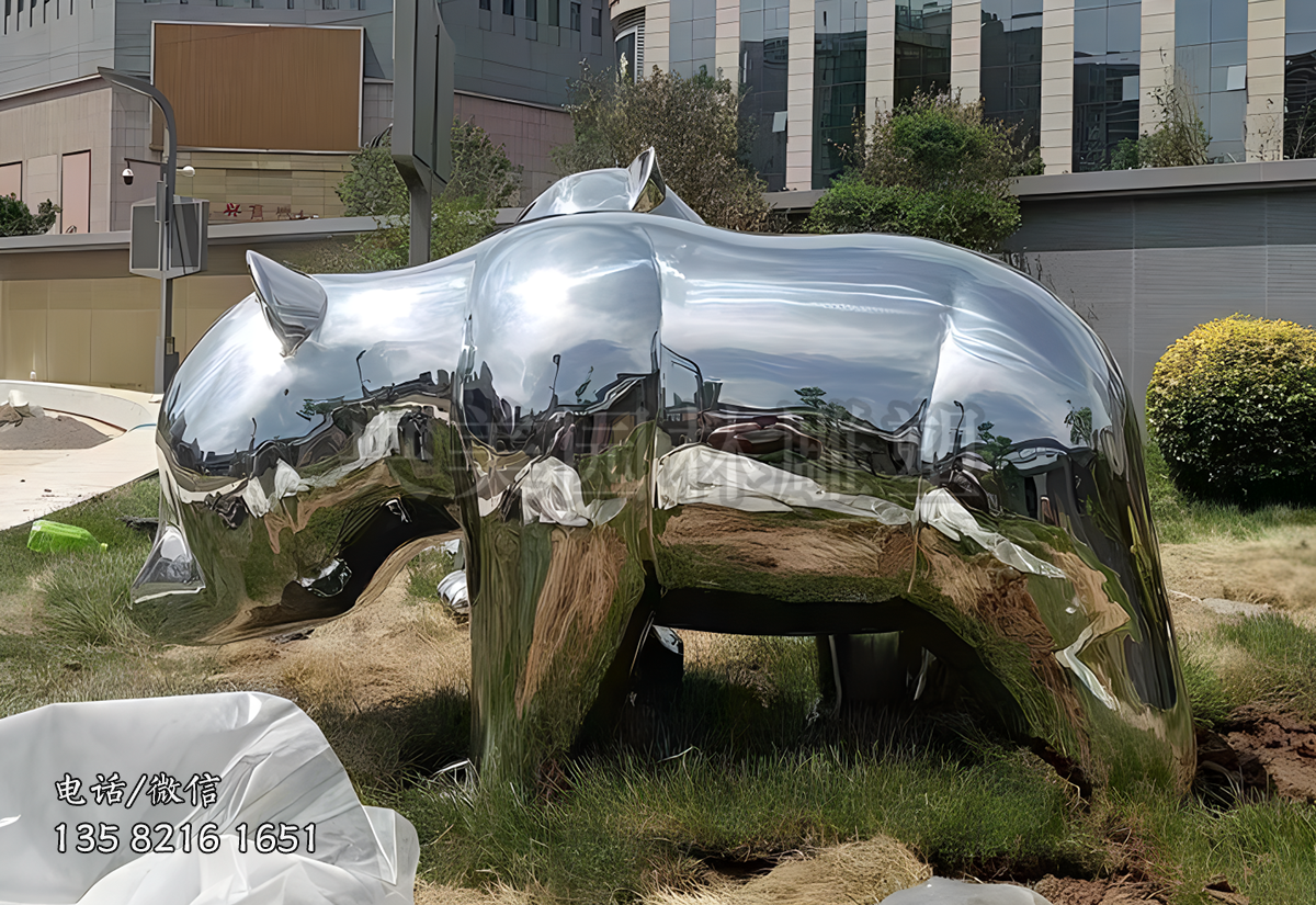 不銹鋼鏡面熊貓雕塑