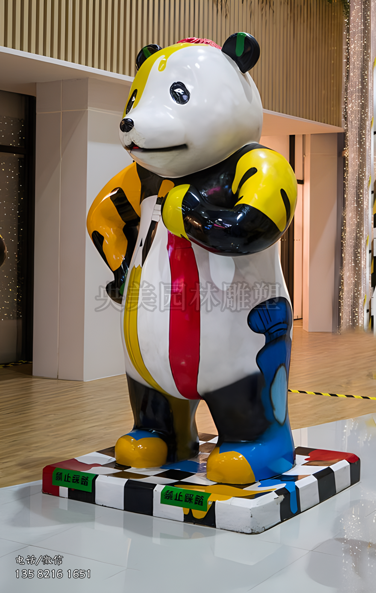 玻璃鋼彩繪卡通熊貓雕塑