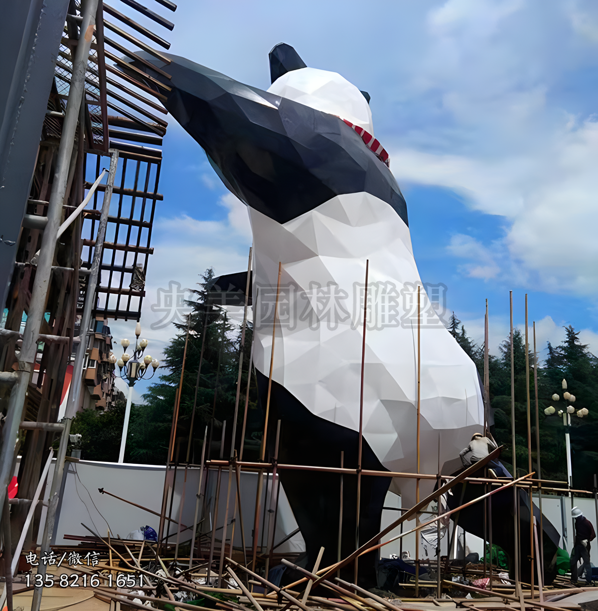 大型不銹鋼塊面熊貓雕塑