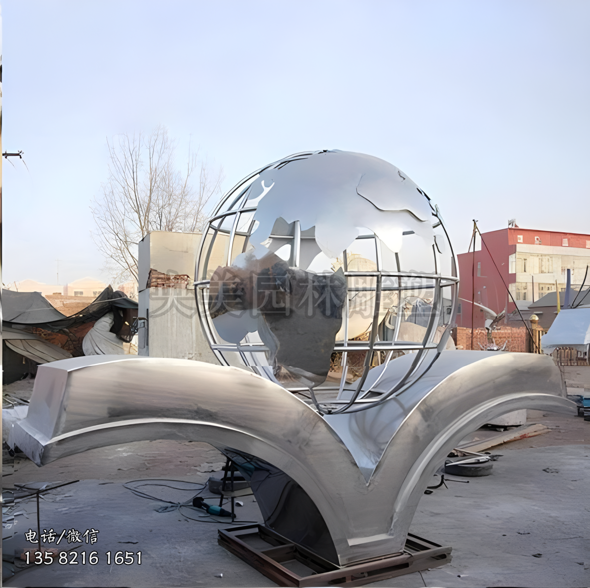 創(chuàng)意不銹鋼鏤空球書(shū)型雕塑