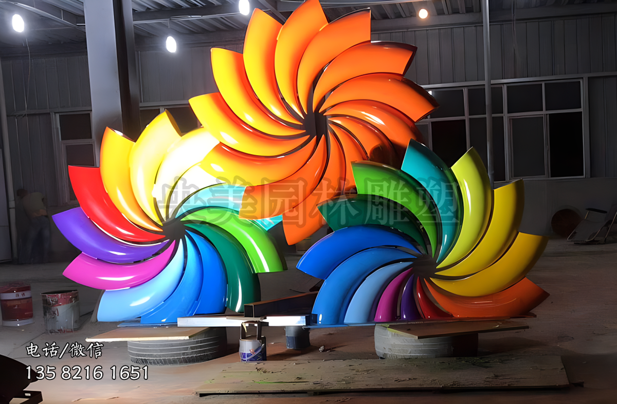 不銹鋼彩繪風(fēng)車雕塑