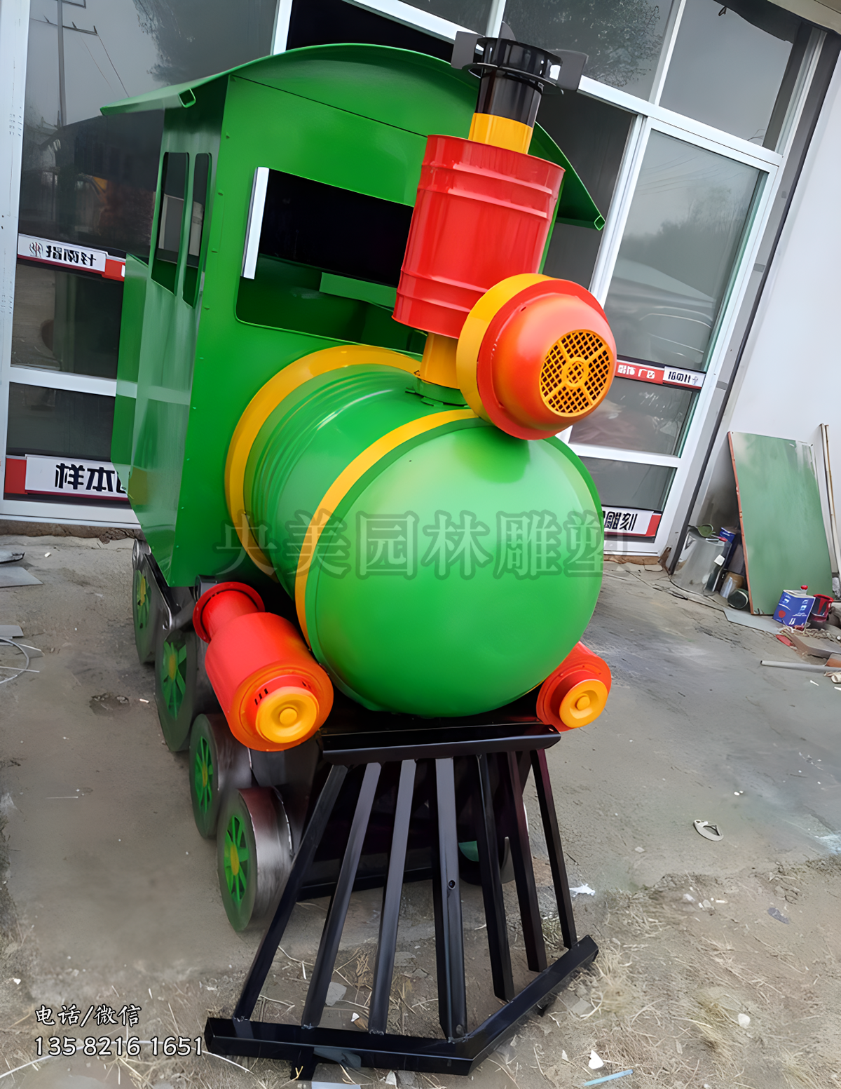 彩繪卡通造型火車(chē)頭雕塑擺件