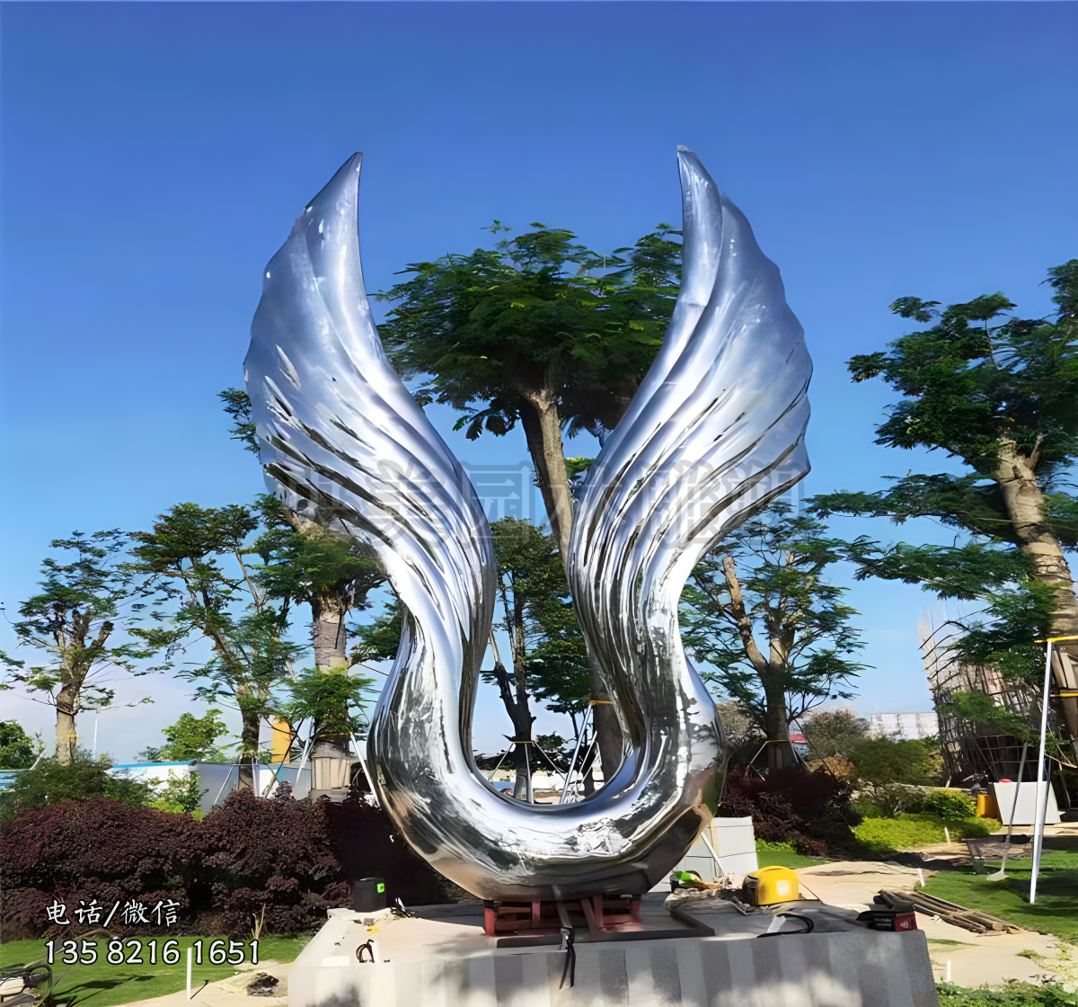 不銹鋼鍛造鏡面翅膀雕塑