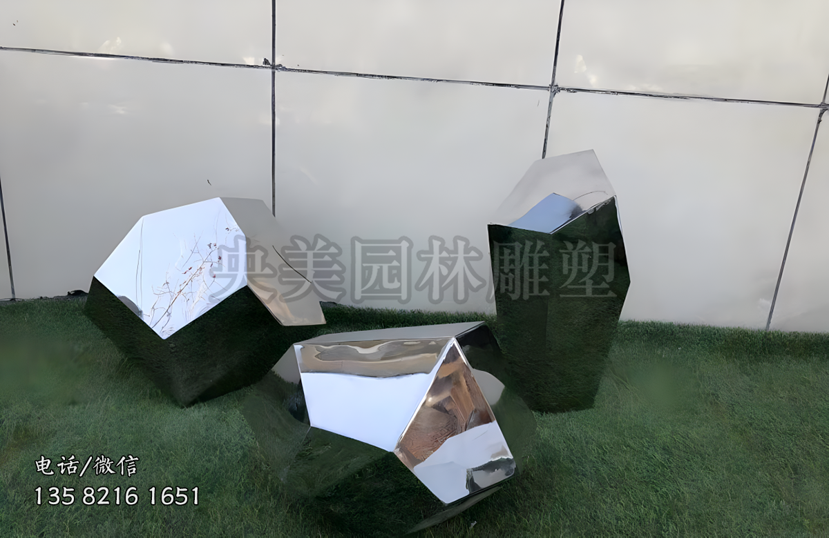 不銹鋼幾何塊面石頭雕塑