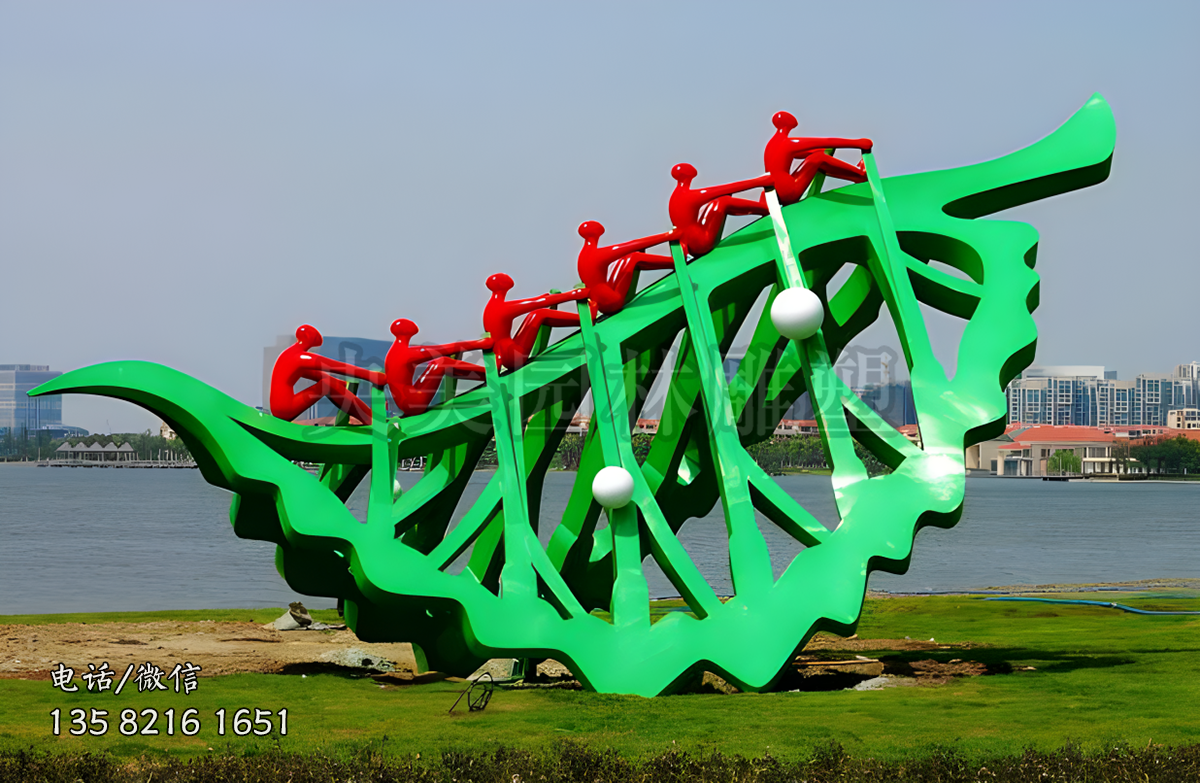 以樹(shù)葉做船的劃船景觀雕塑