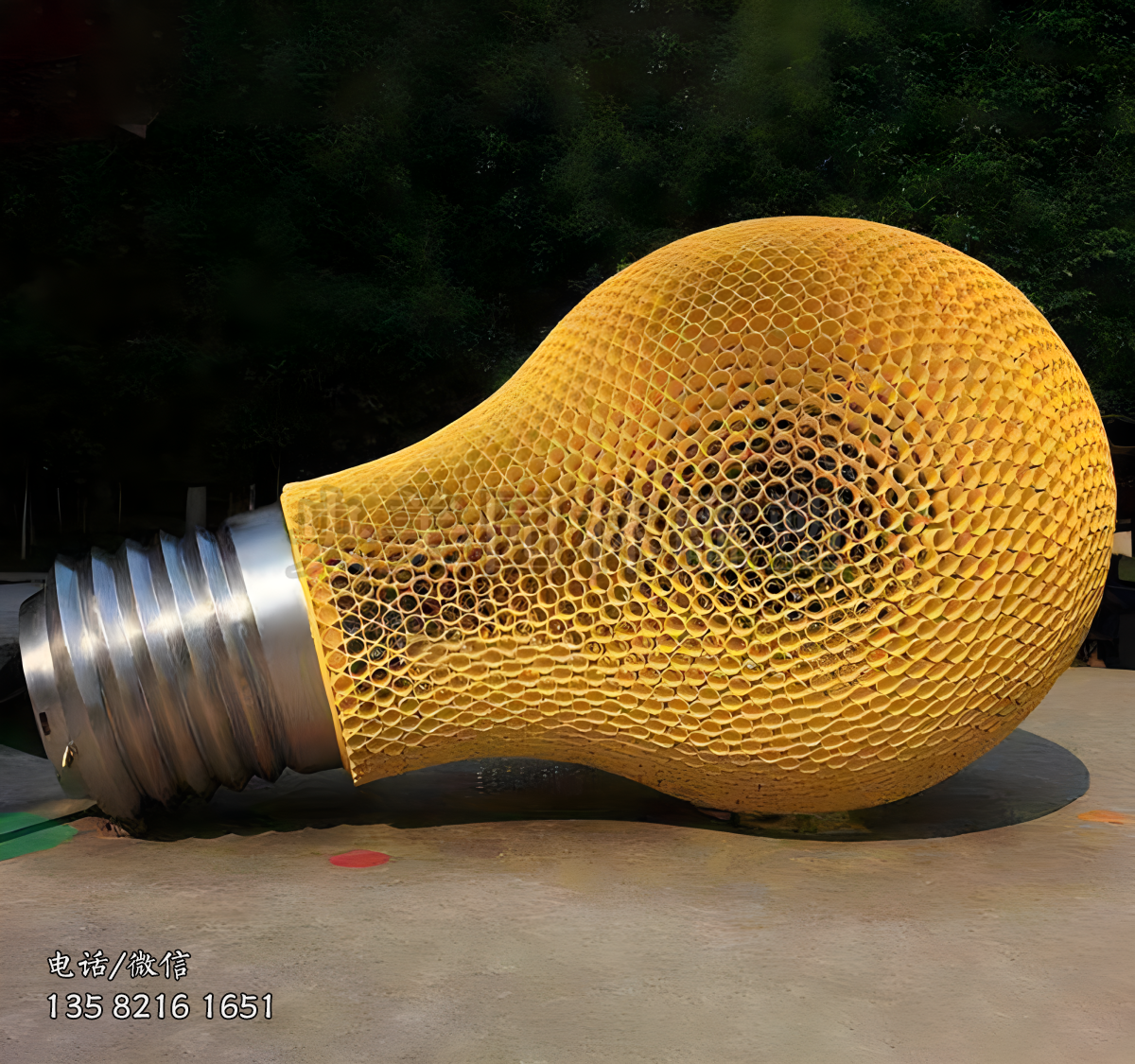 鏤空網(wǎng)格燈泡雕塑