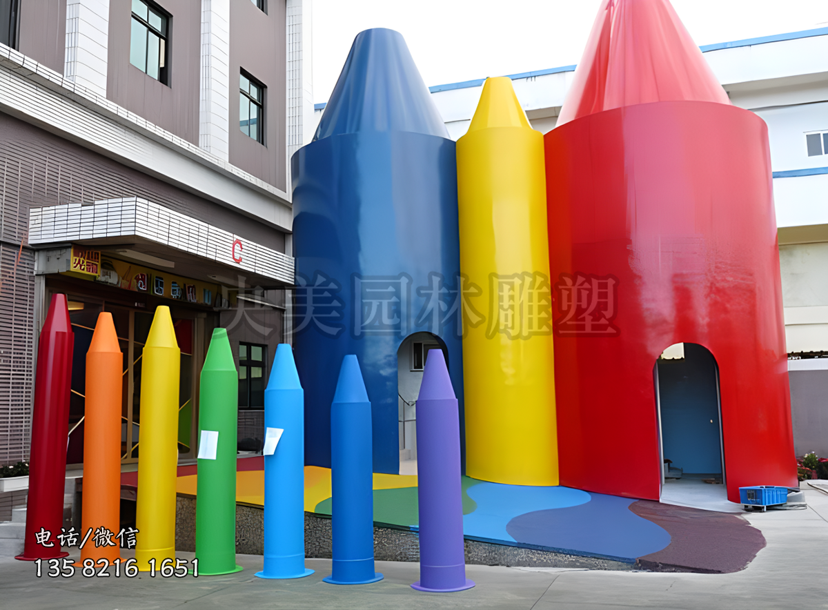 巨型蠟筆造型卡通屋