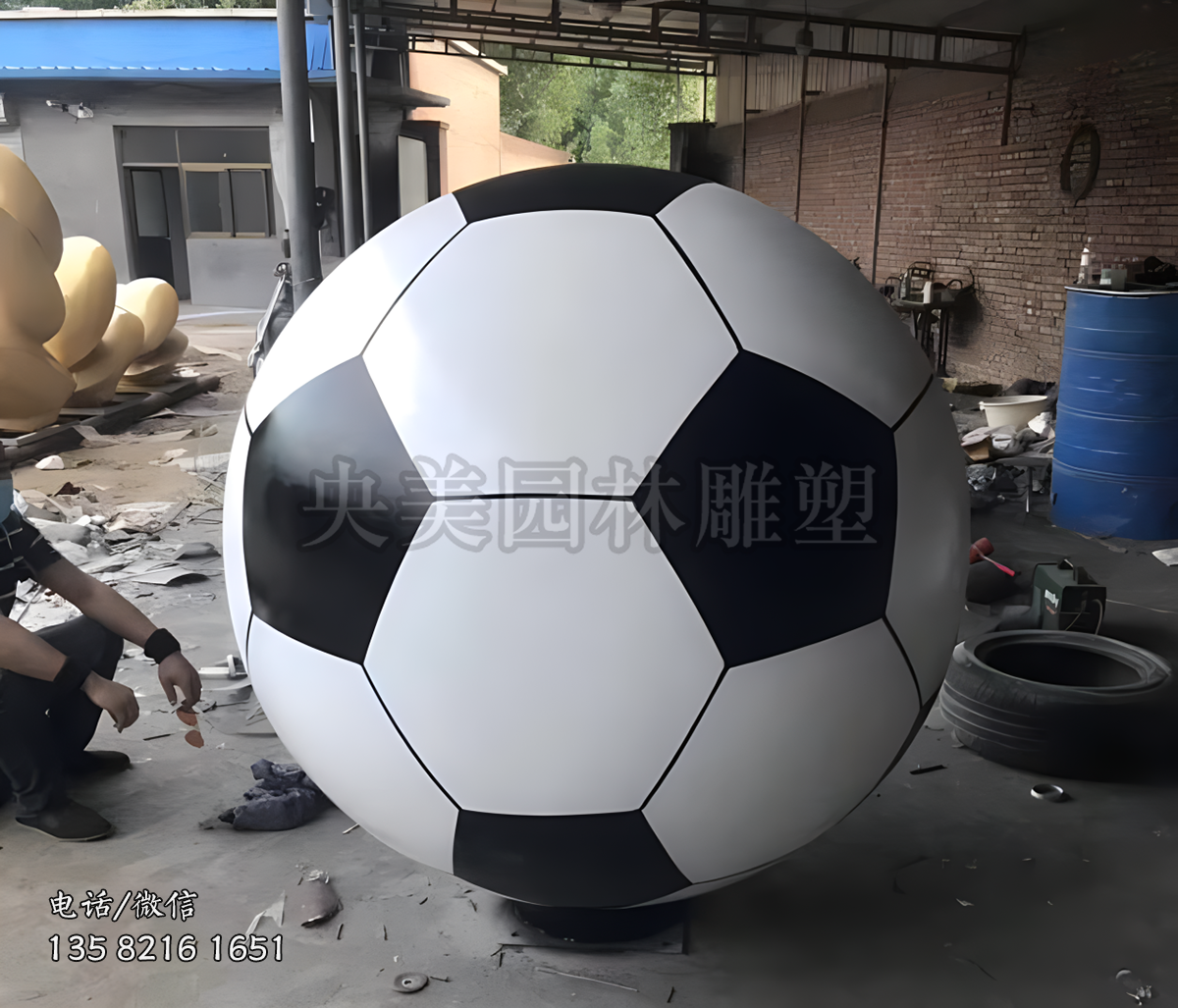 不銹鋼仿真足球戶外雕塑